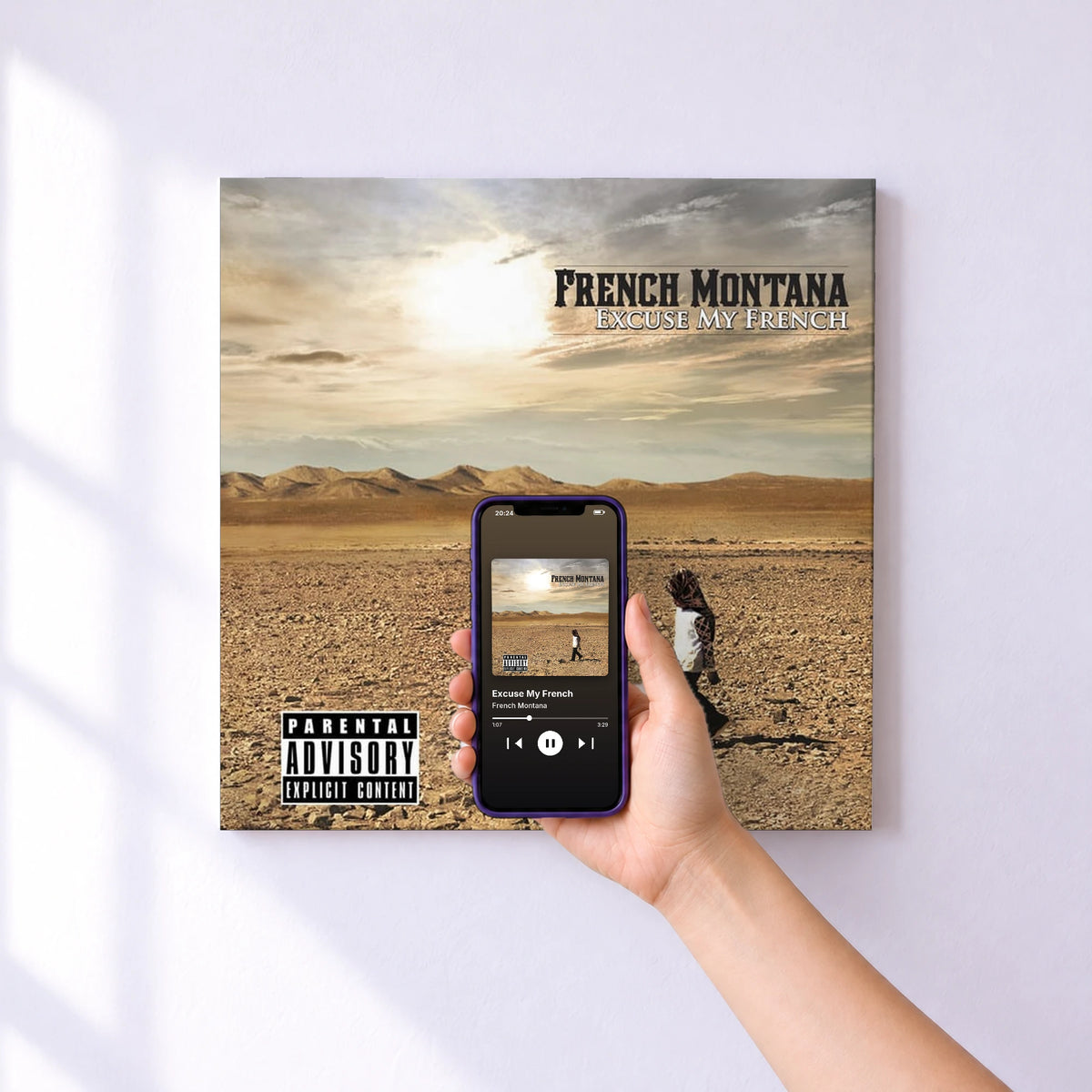 Affiche connectée Excuse My French de French Montana au mur : l'album se lance en approchant le téléphone