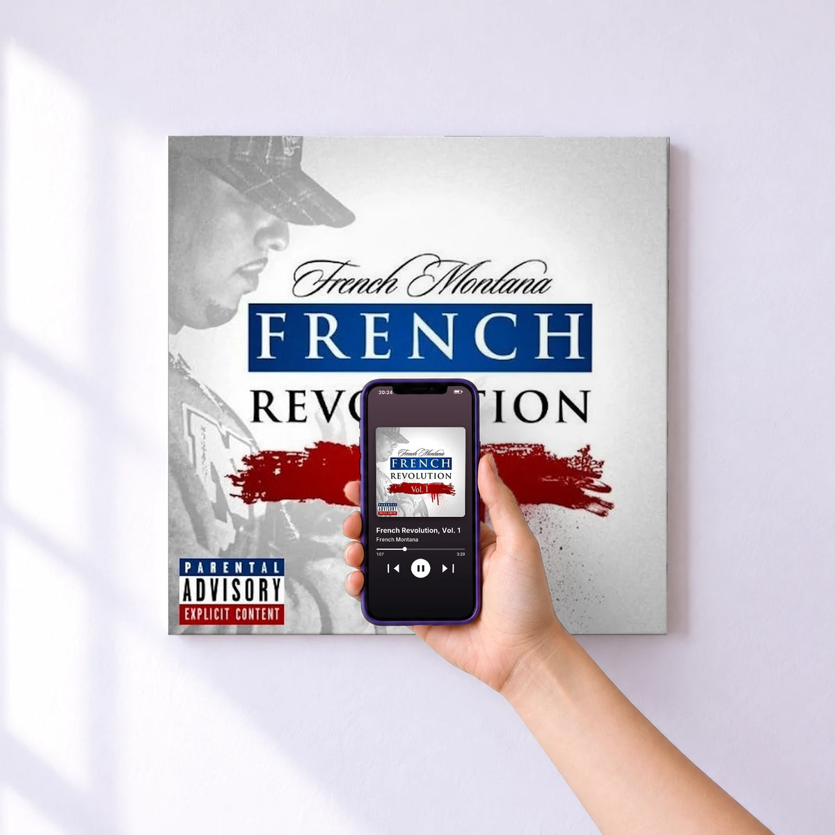 Affiche connectée French Revolution, Vol. 1 de French Montana au mur : l'album se lance en approchant le téléphone