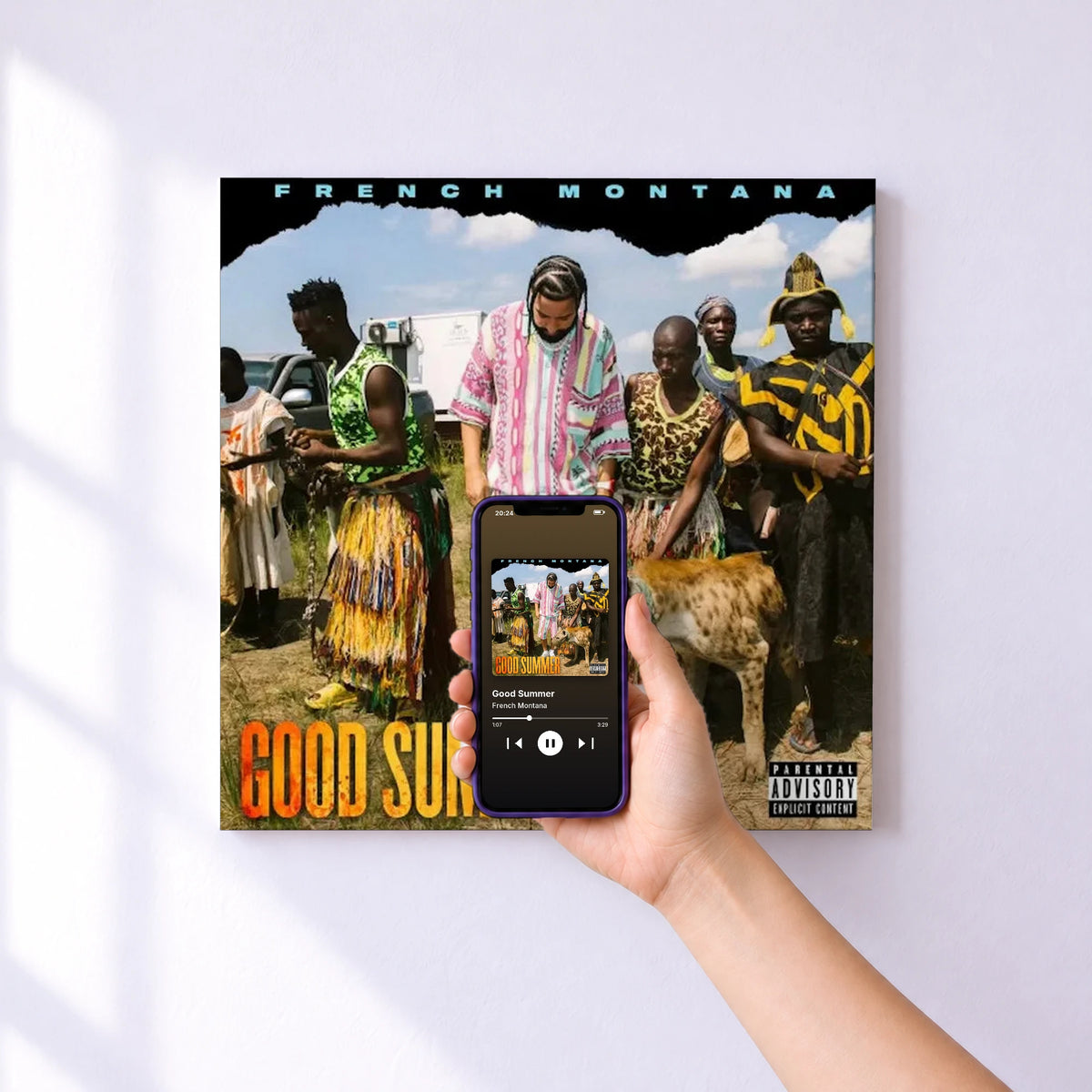 Affiche connectée Good Summer de French Montana au mur : l'album se lance en approchant le téléphone
