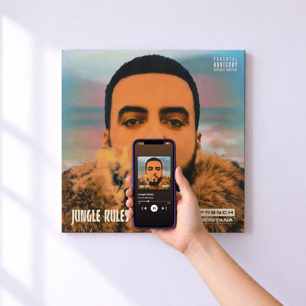 Affiche connectée Jungle Rules de French Montana au mur : l'album se lance en approchant le téléphone