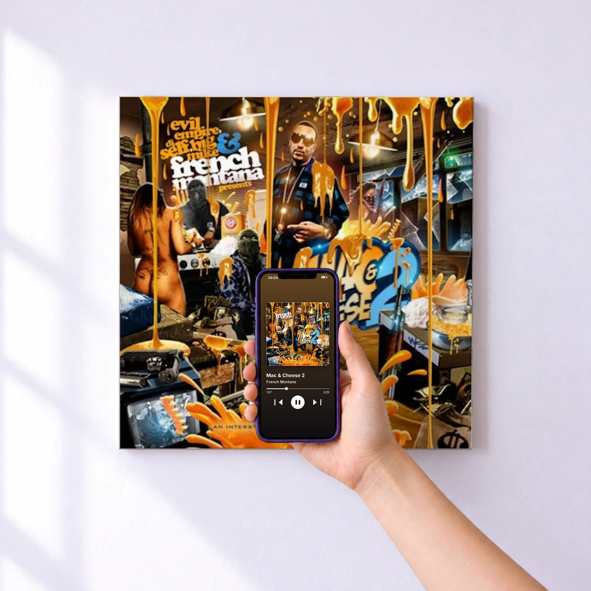 Affiche connectée Mac & Cheese 2 de French Montana au mur : l'album se lance en approchant le téléphone
