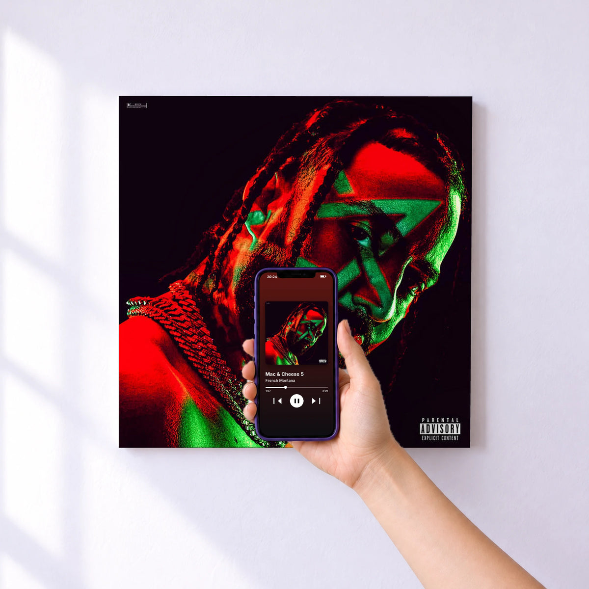 Affiche connectée Mac & Cheese 5 de French Montana au mur : l'album se lance en approchant le téléphone