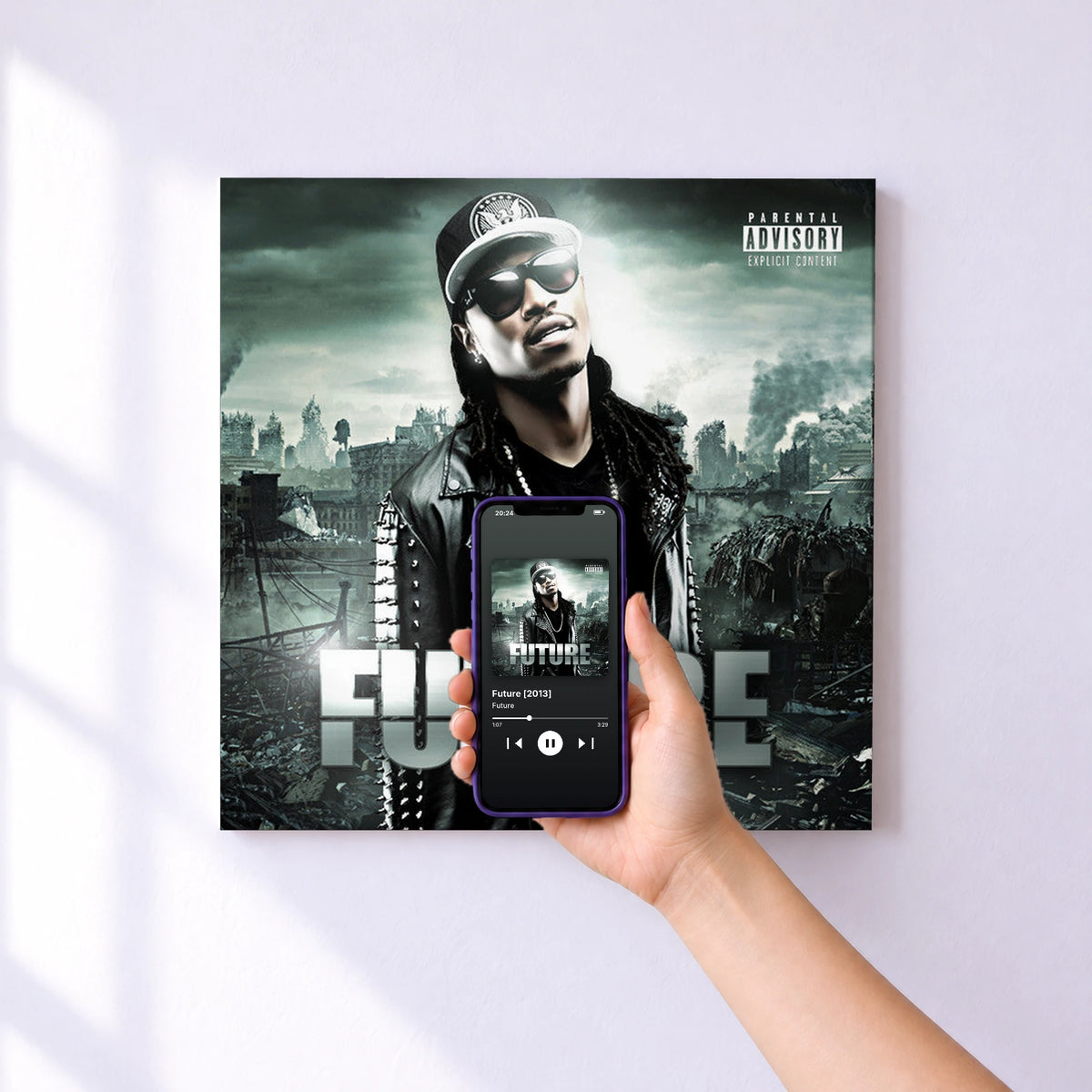 Affiche connectée Future [2013] de Future au mur : l'album se lance en approchant le téléphone