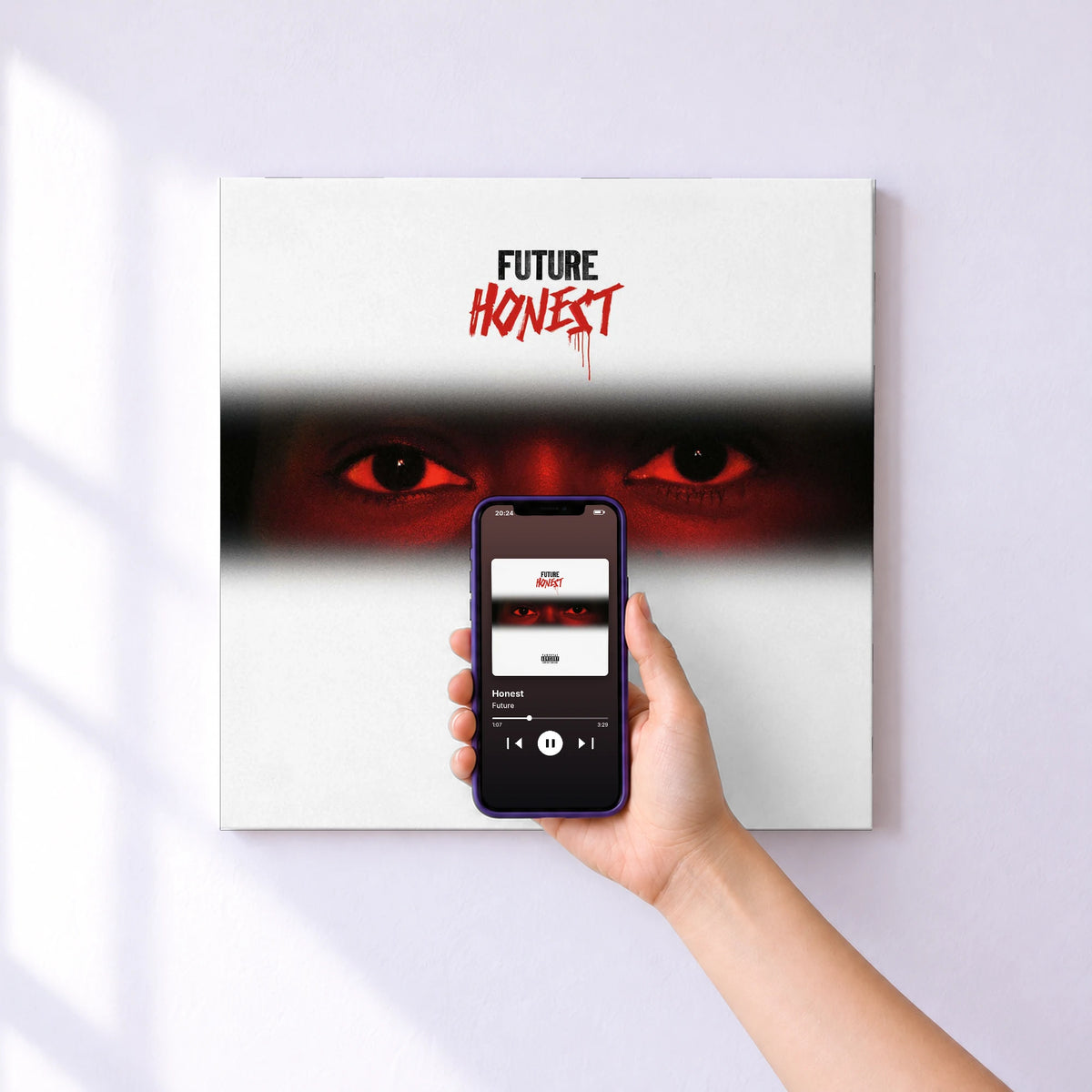 Affiche connectée Honest de Future au mur : l'album se lance en approchant le téléphone