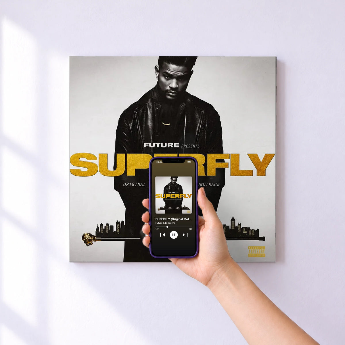 Affiche connectée SUPERFLY (Original Motion Picture Soundtrack) de Future & Lil Wayne au mur : l'album se lance en approchant le téléphone