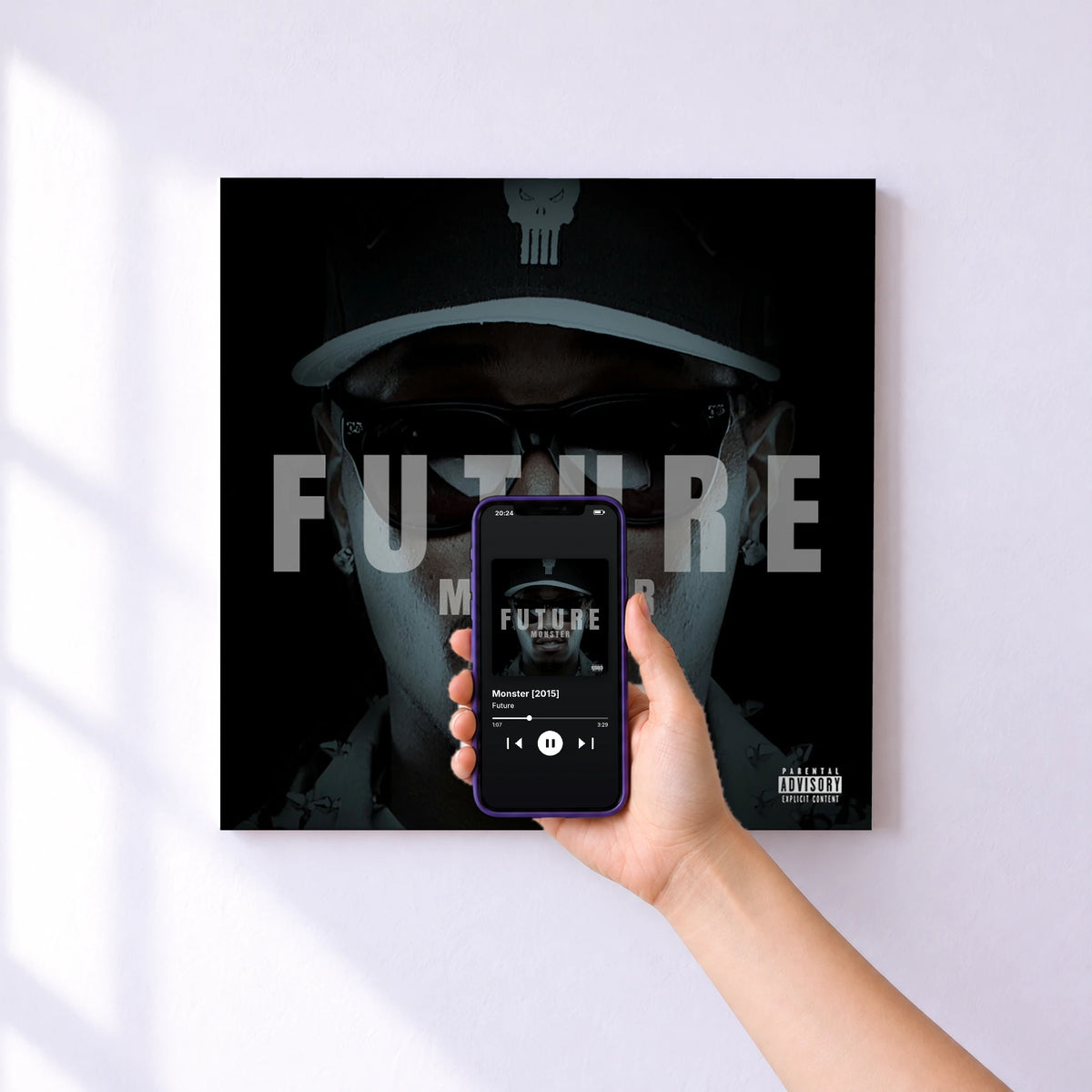 Affiche connectée Monster [2015] de Future au mur : l'album se lance en approchant le téléphone