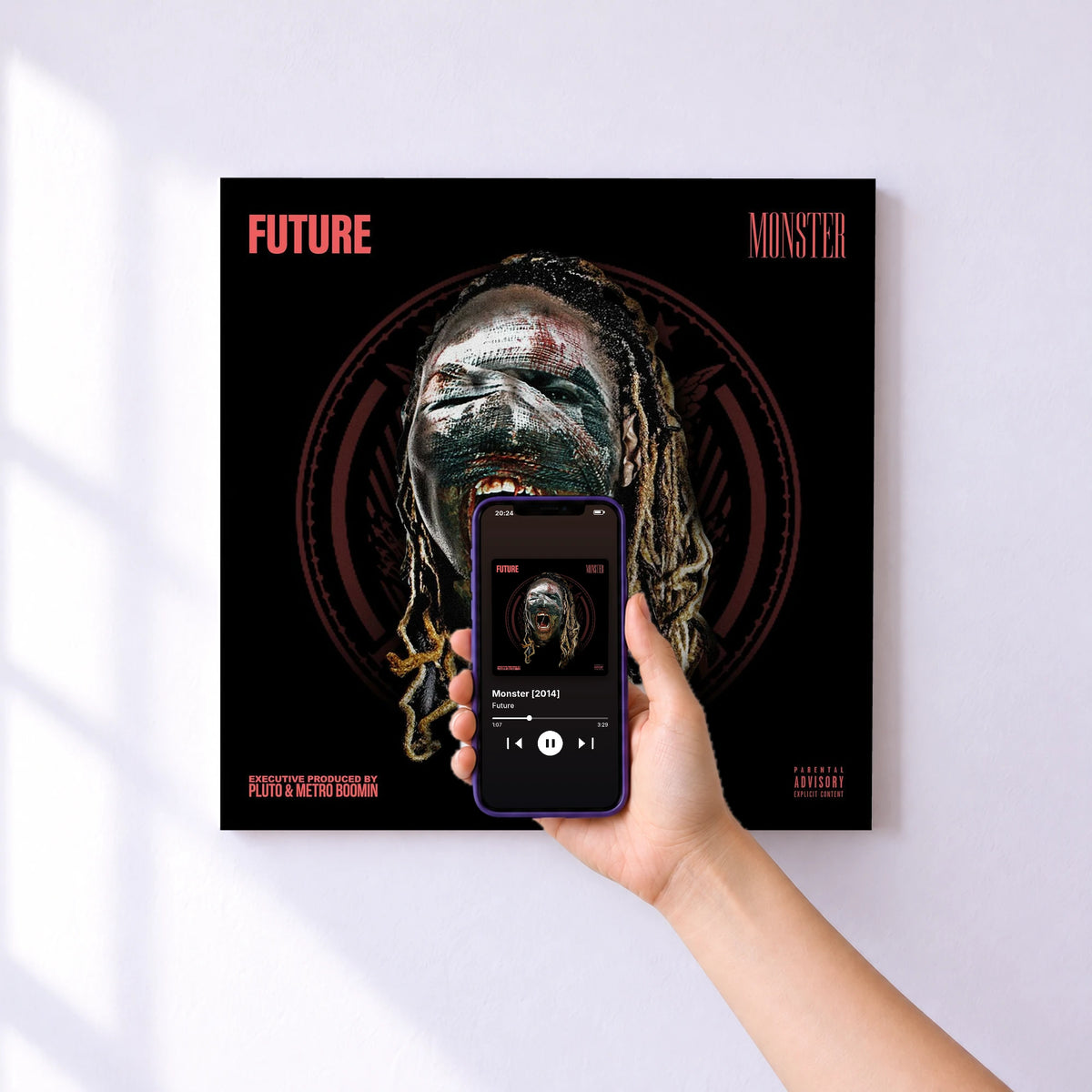 Affiche connectée Monster [2014] de Future au mur : l'album se lance en approchant le téléphone