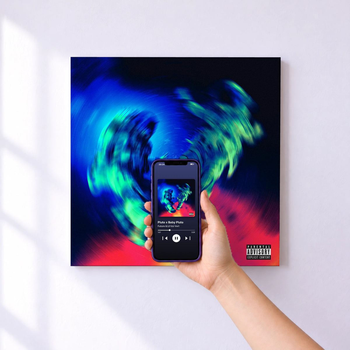 Affiche connectée Pluto x Baby Pluto de Future & Lil Uzi Vert au mur : l'album se lance en approchant le téléphone