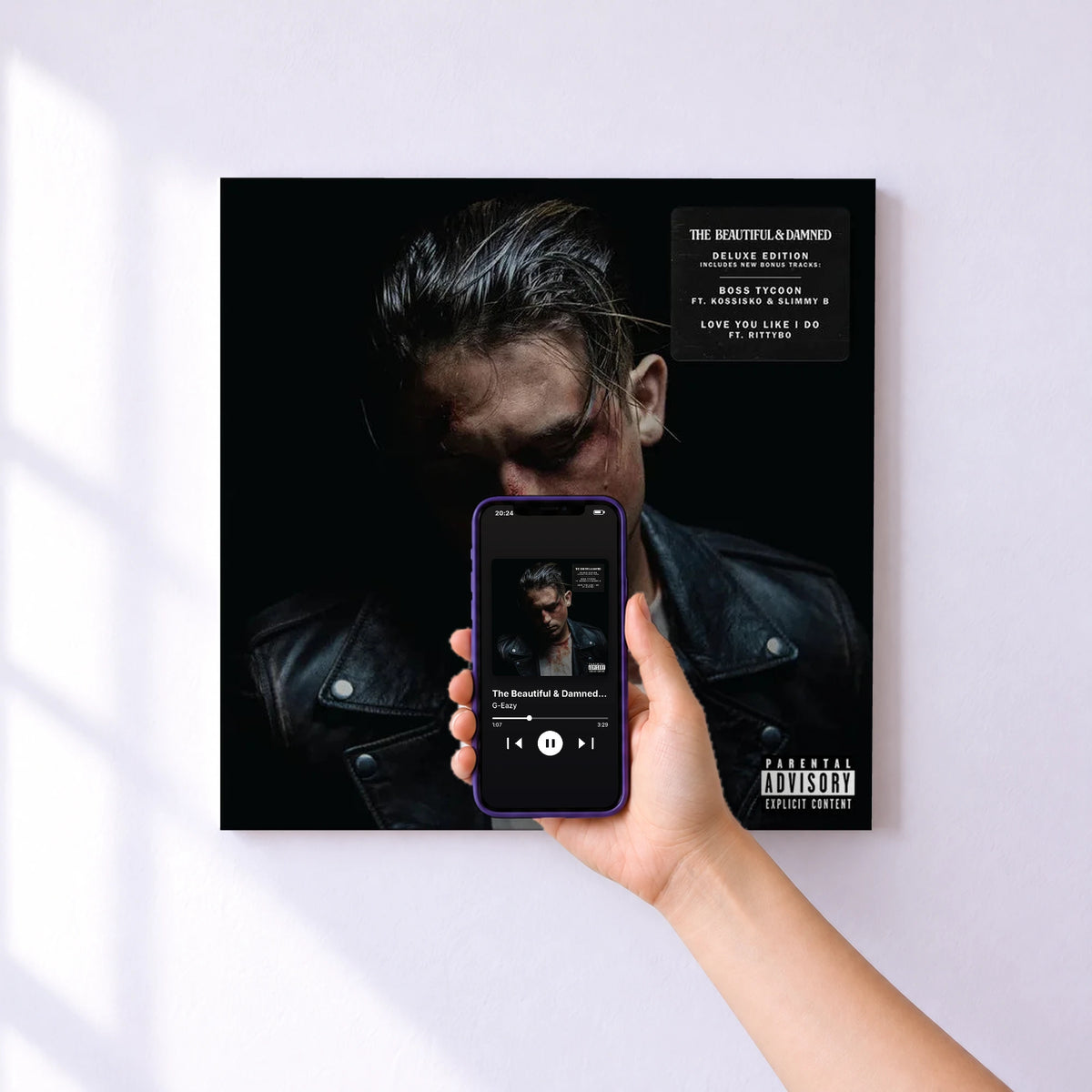 Affiche connectée The Beautiful & Damned (Deluxe Edition) de G-Eazy au mur : l'album se lance en approchant le téléphone