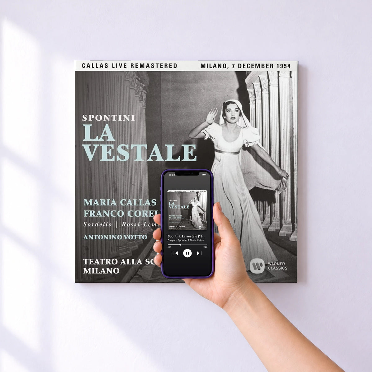 Affiche connectée Spontini: La vestale (1954 - Milan) - Callas Live Remastered de Gaspare Spontini & Maria Callas au mur : l'album se lance en approchant le téléphone