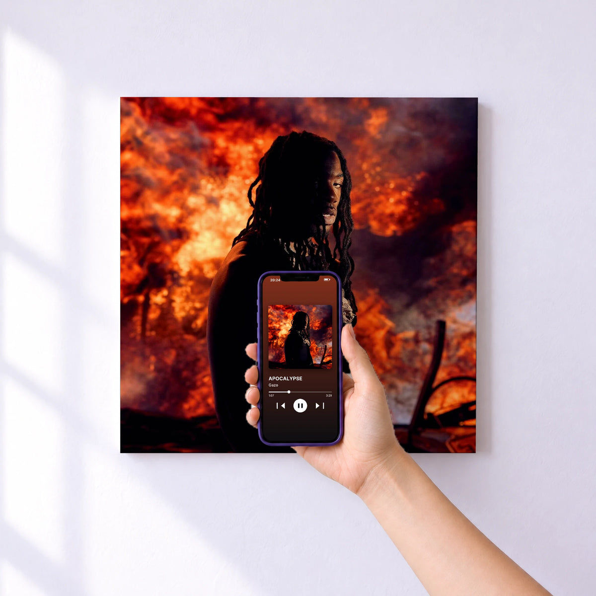 Affiche connectée APOCALYPSE de Gazo au mur : l'album se lance en approchant le téléphone