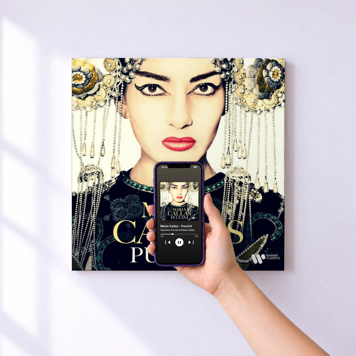Affiche connectée Maria Callas - Puccini de Giacomo Puccini & Maria Callas au mur : l'album se lance en approchant le téléphone