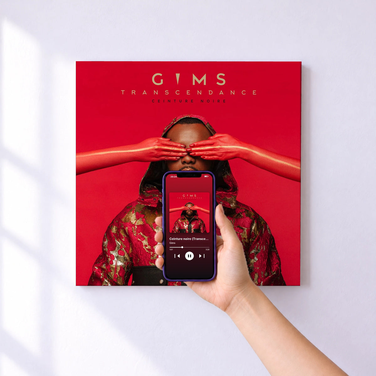 Affiche connectée Ceinture noire (Transcendance) de Gims au mur : l'album se lance en approchant le téléphone