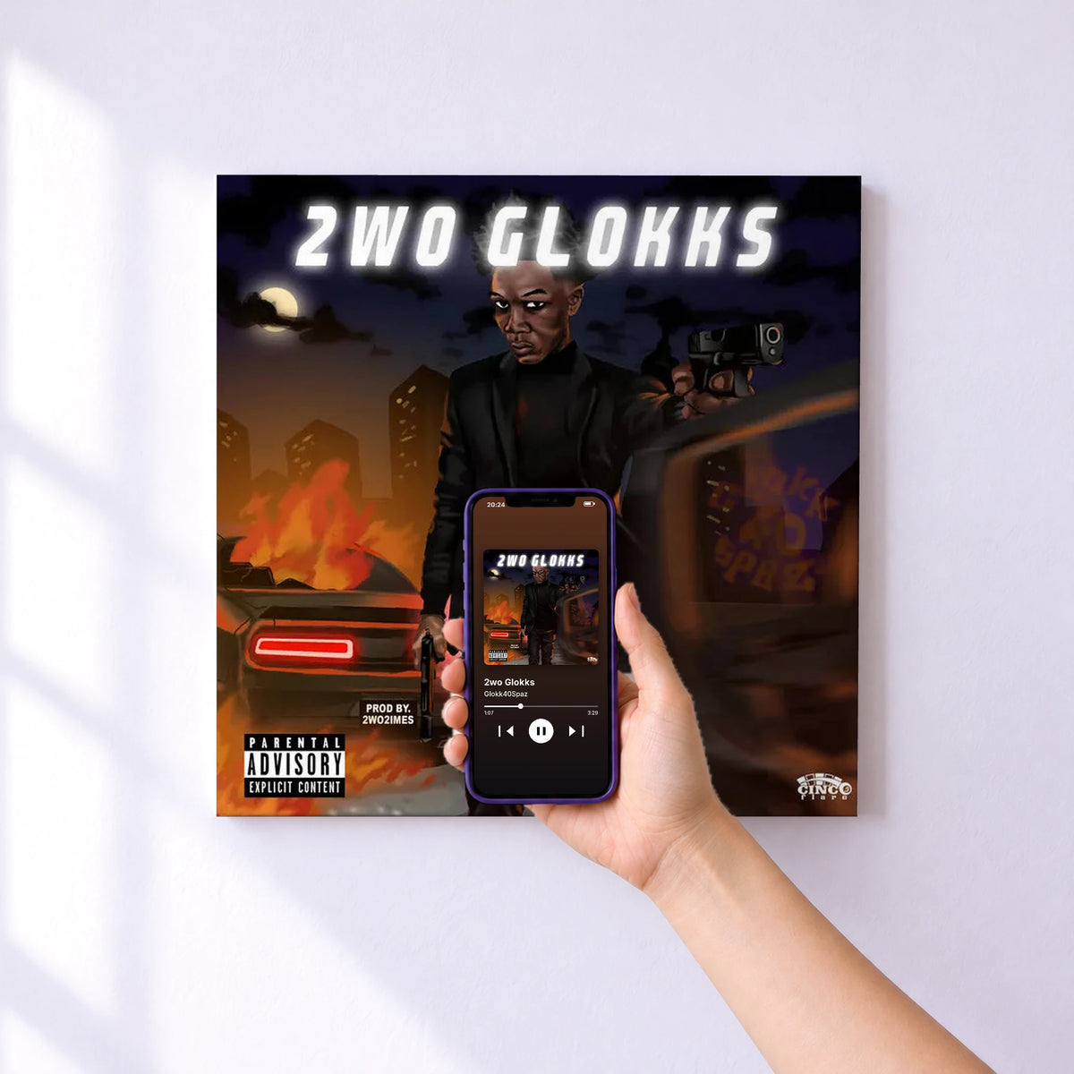 Affiche connectée 2wo Glokks de Glokk40Spaz au mur : l'album se lance en approchant le téléphone