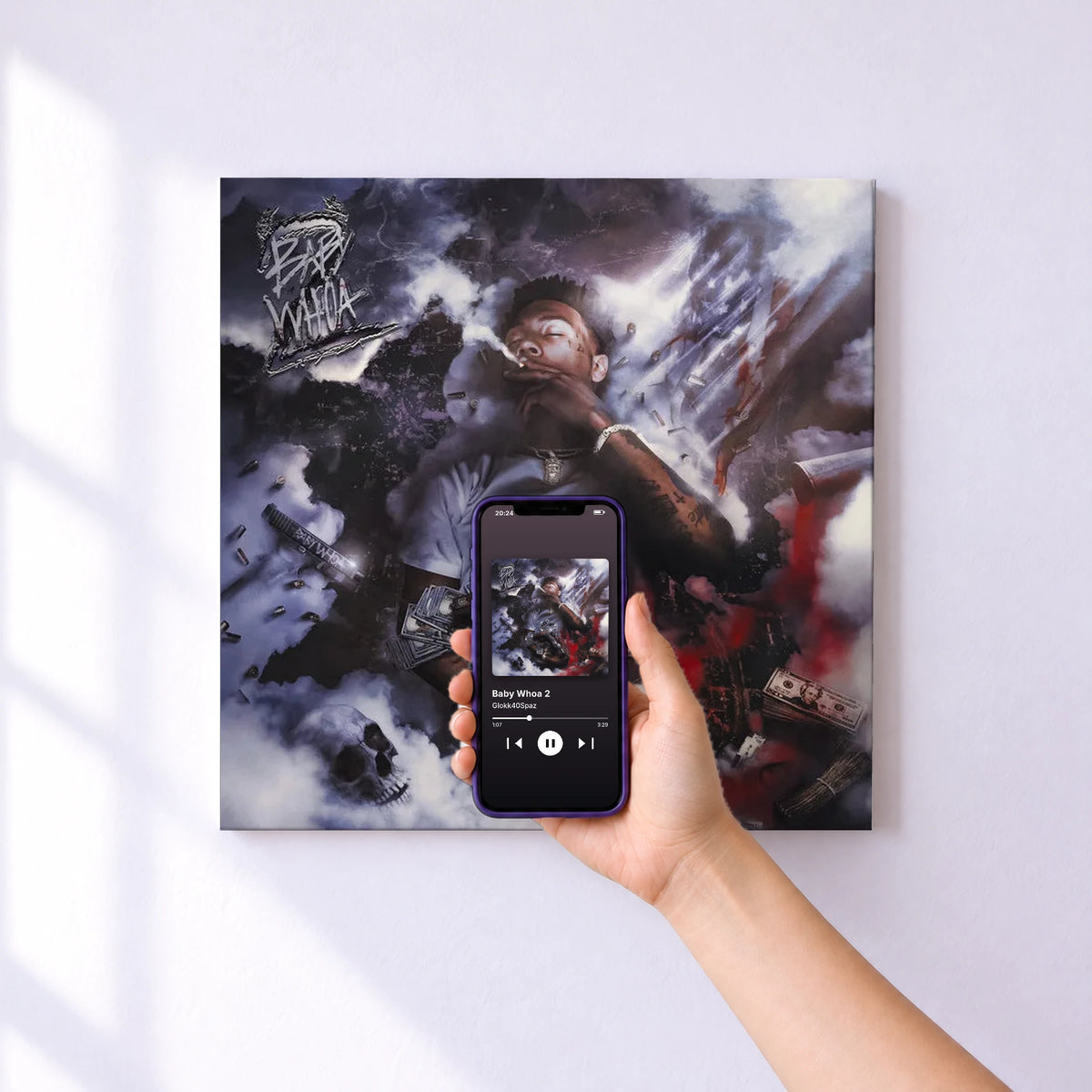 Affiche connectée Baby Whoa 2 de Glokk40Spaz au mur : l'album se lance en approchant le téléphone