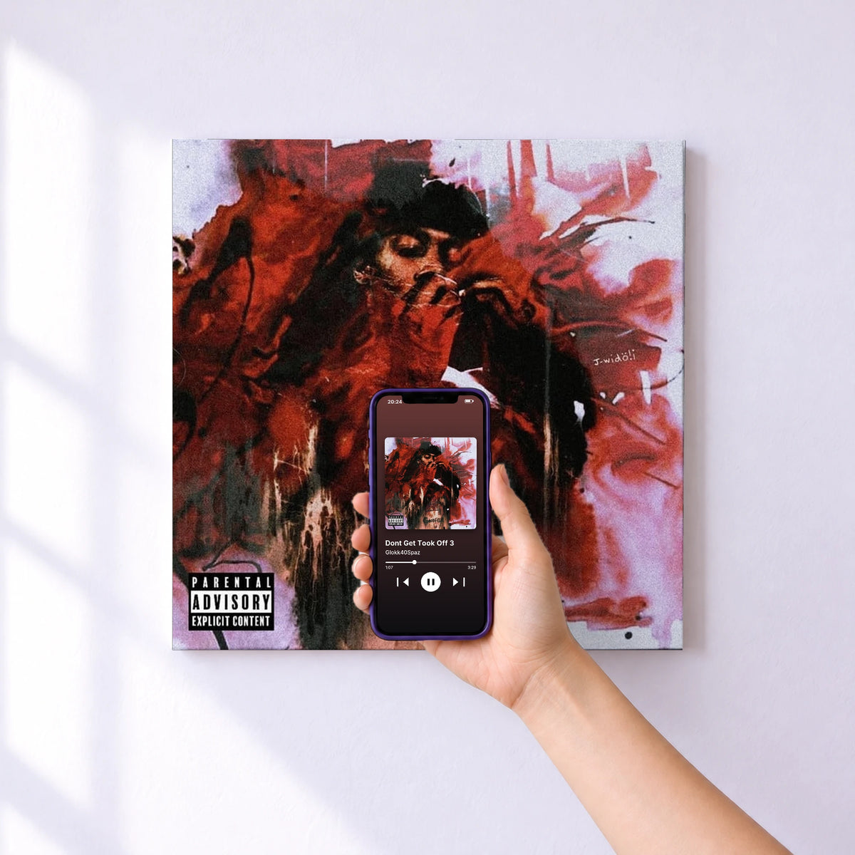 Affiche connectée Dont Get Took Off 3 de Glokk40Spaz au mur : l'album se lance en approchant le téléphone