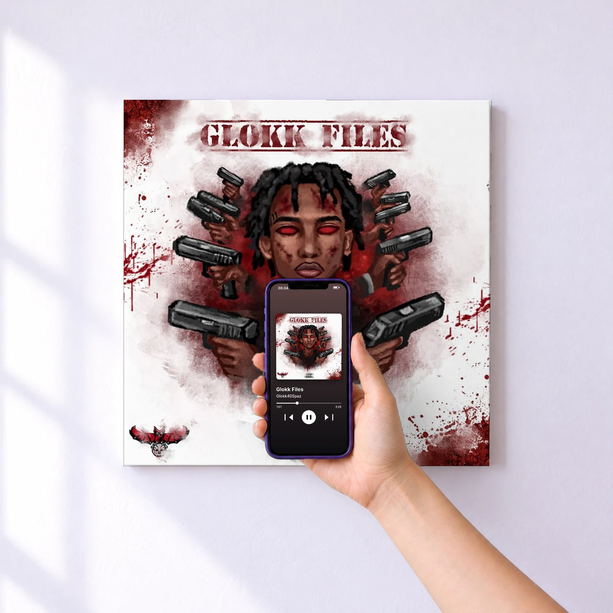 Affiche connectée Glokk Files de Glokk40Spaz au mur : l'album se lance en approchant le téléphone