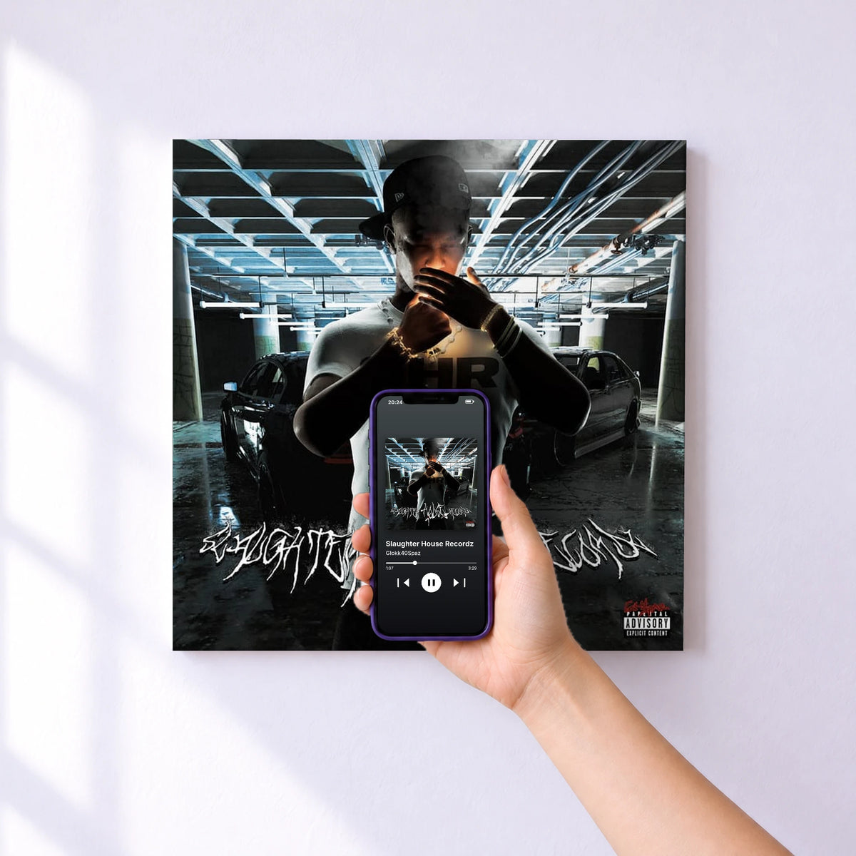 Affiche connectée Slaughter House Recordz de Glokk40Spaz au mur : l'album se lance en approchant le téléphone
