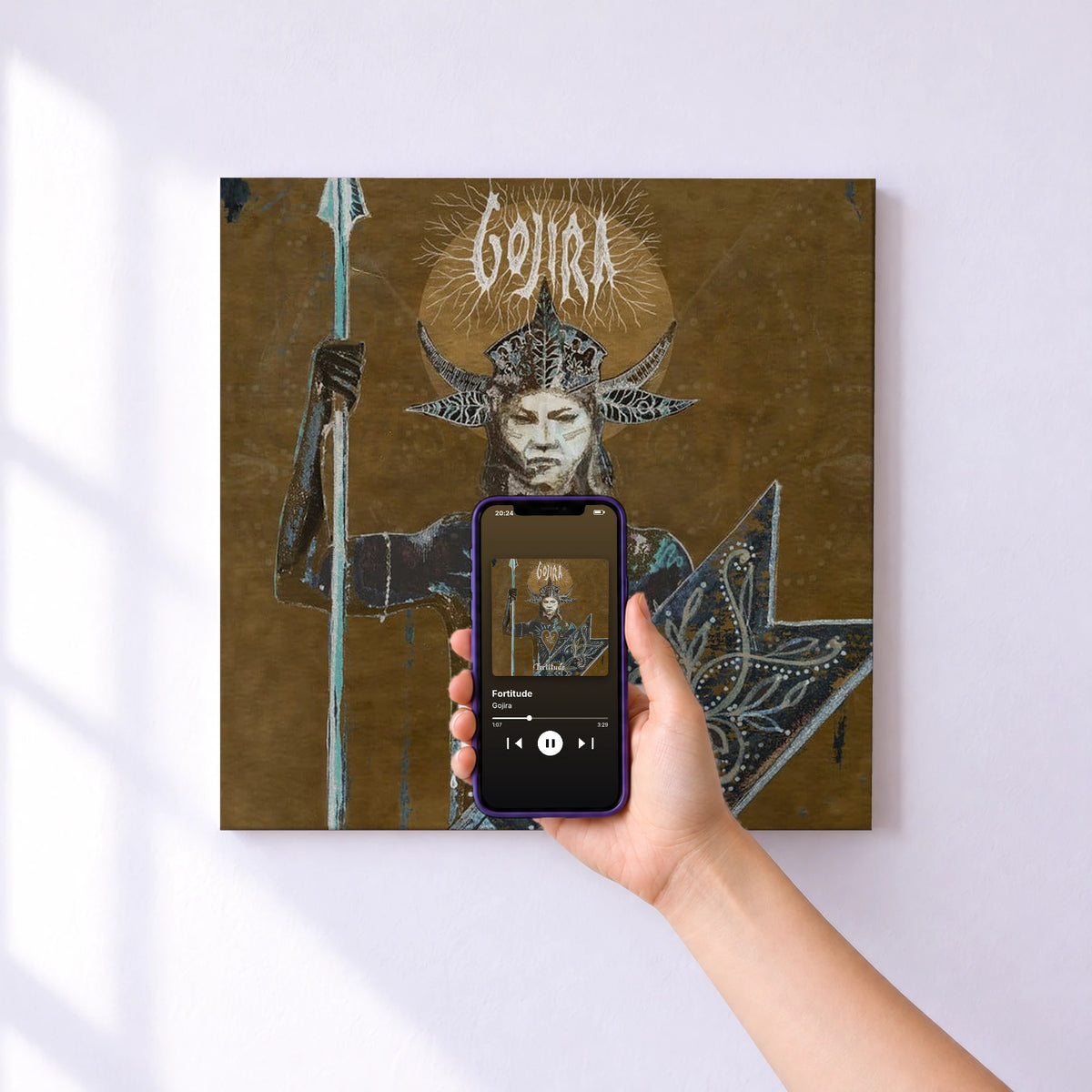 Affiche connectée Fortitude de Gojira au mur : l'album se lance en approchant le téléphone