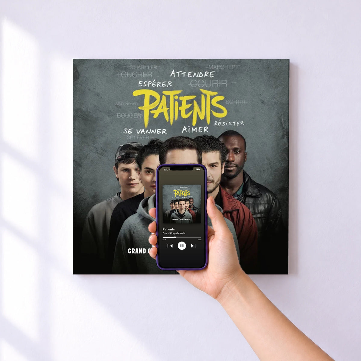 Affiche connectée Patients de Grand Corps Malade au mur : l'album se lance en approchant le téléphone
