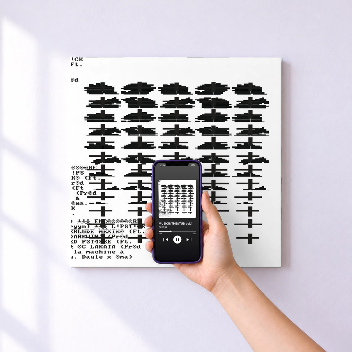 Affiche connectée MUSICINTHESTUD vol.1 de GU1T4R au mur : l'album se lance en approchant le téléphone