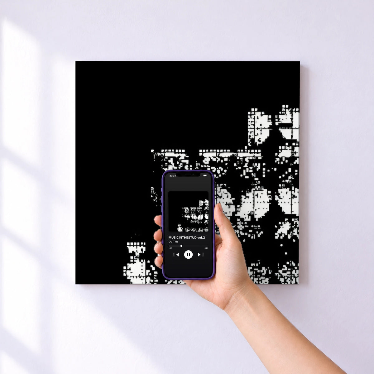 Affiche connectée MUSICINTHESTUD vol.2 de GU1T4R au mur : l'album se lance en approchant le téléphone