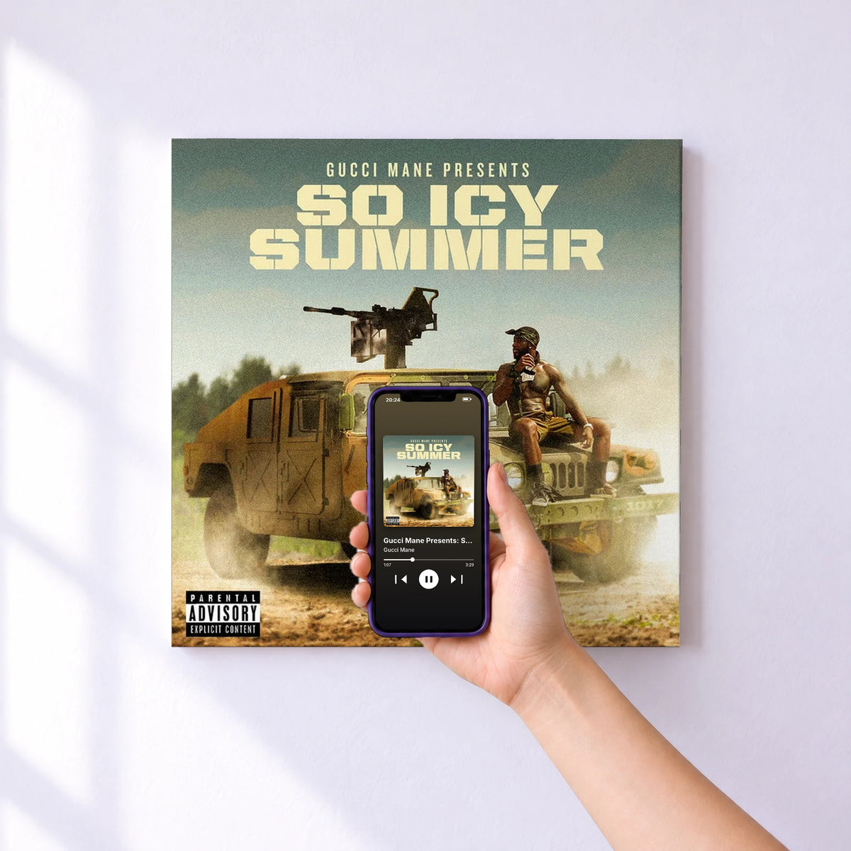 Affiche connectée Gucci Mane Presents: So Icy Summer de Gucci Mane au mur : l'album se lance en approchant le téléphone