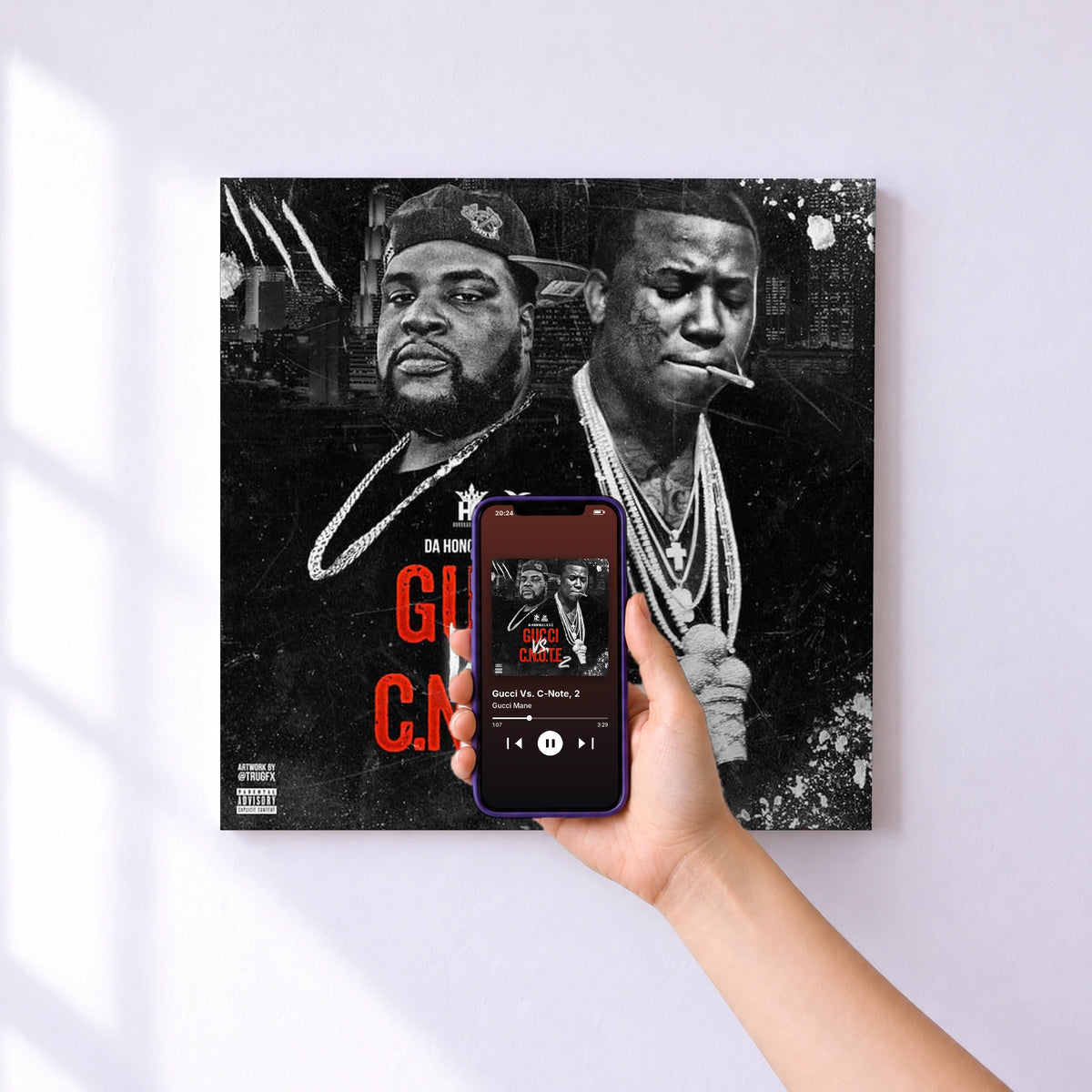 Affiche connectée Gucci Vs. C-Note, 2 de Gucci Mane au mur : l'album se lance en approchant le téléphone