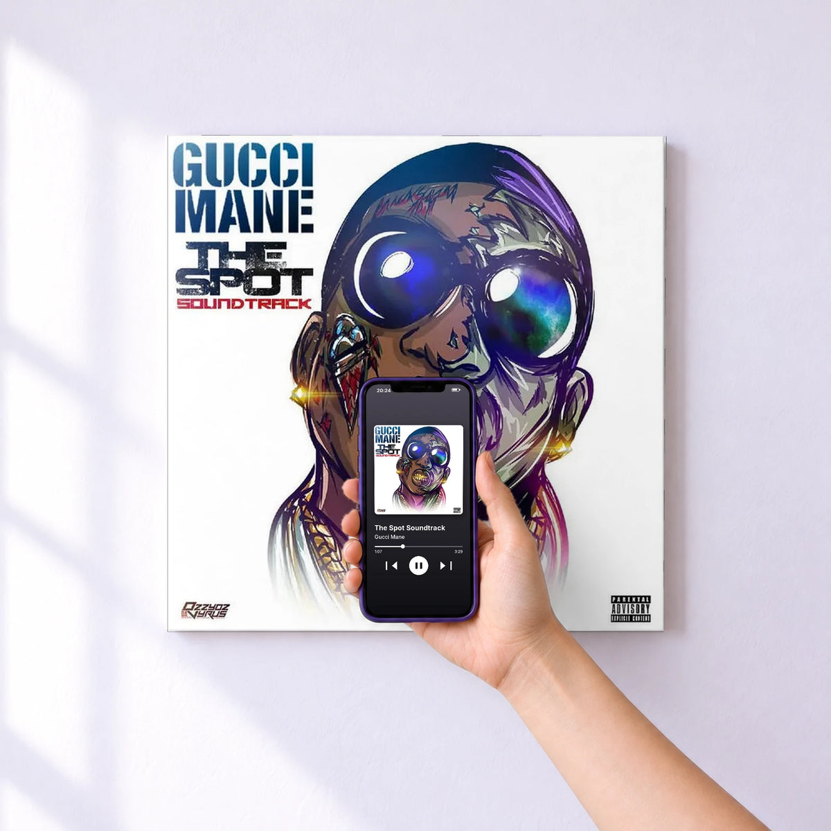 Affiche connectée The Spot Soundtrack de Gucci Mane au mur : l'album se lance en approchant le téléphone