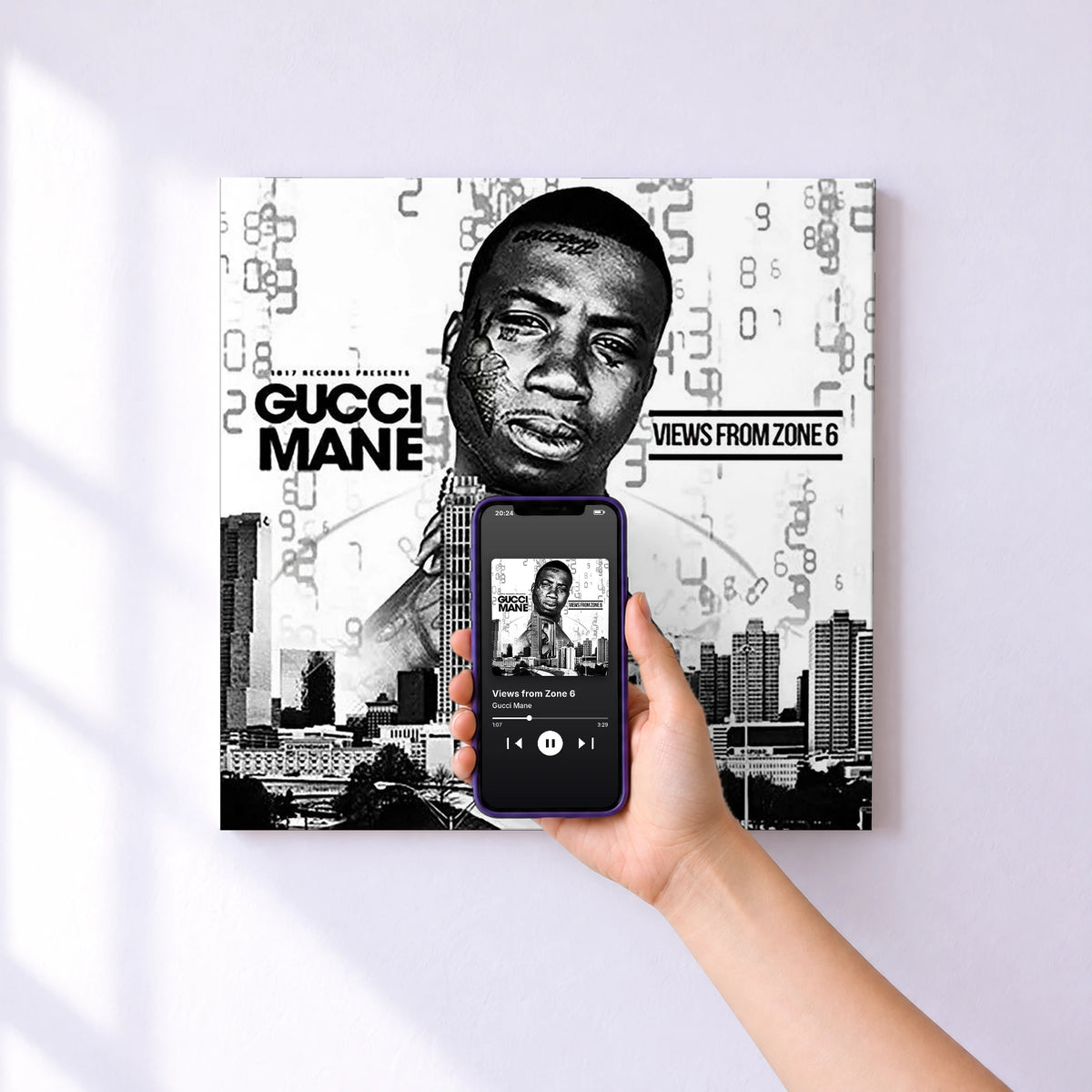 Affiche connectée Views from Zone 6 de Gucci Mane au mur : l'album se lance en approchant le téléphone