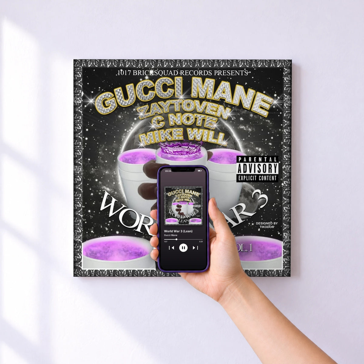 Affiche connectée World War 3 (Lean) de Gucci Mane au mur : l'album se lance en approchant le téléphone