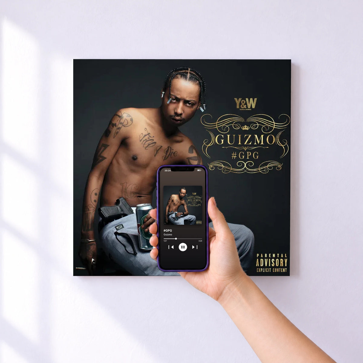 Affiche connectée #GPG de Guizmo au mur : l'album se lance en approchant le téléphone