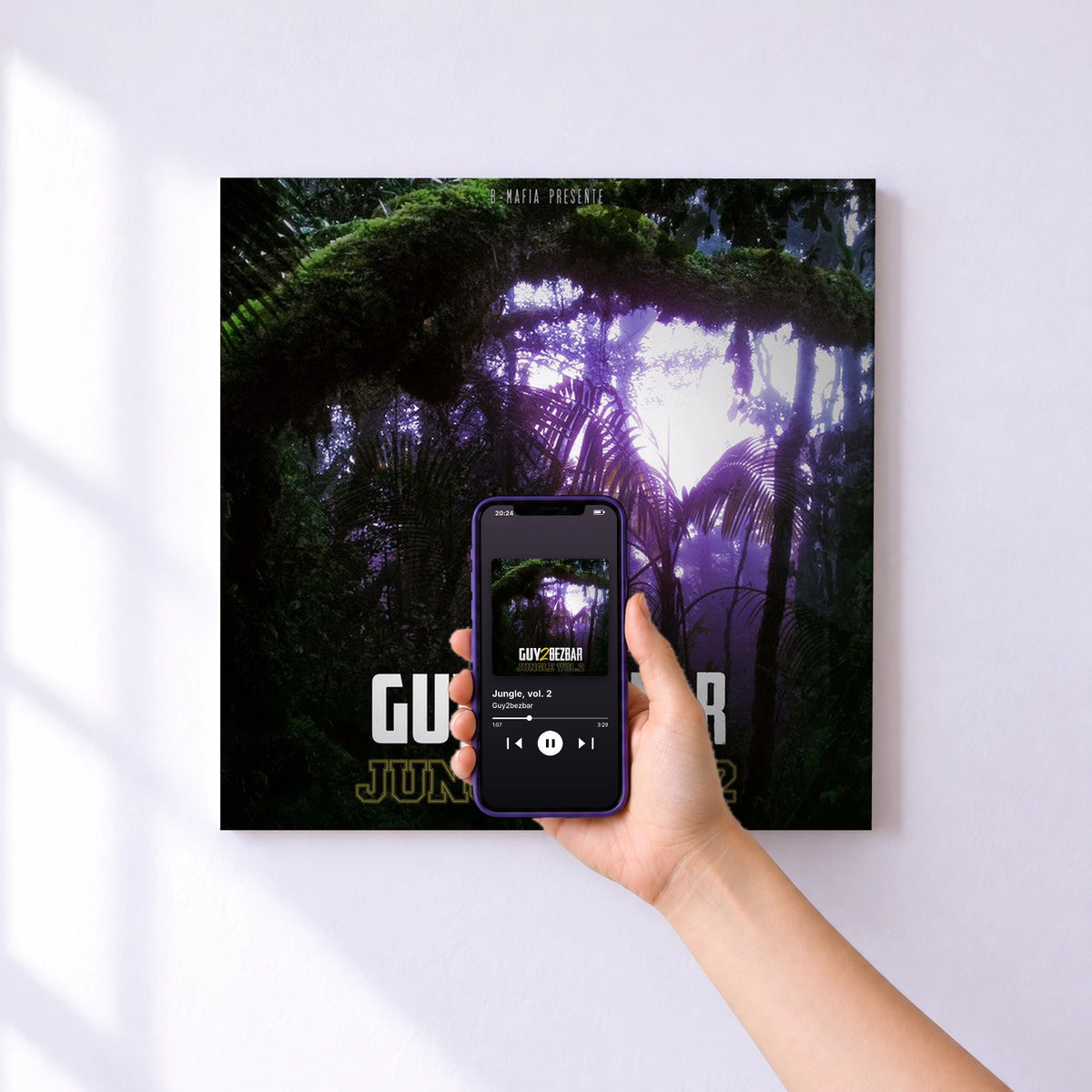 Affiche connectée Jungle, vol. 2 de Guy2bezbar au mur : l'album se lance en approchant le téléphone
