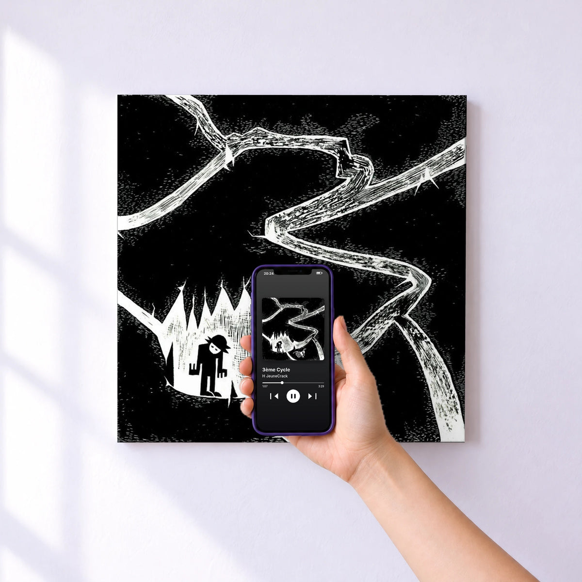 Affiche connectée 3ème Cycle de H JeuneCrack au mur : l'album se lance en approchant le téléphone