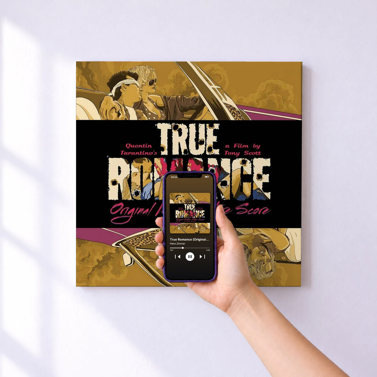 Affiche connectée True Romance (Original Motion Picture Score) de Hans Zimmer au mur : l'album se lance en approchant le téléphone