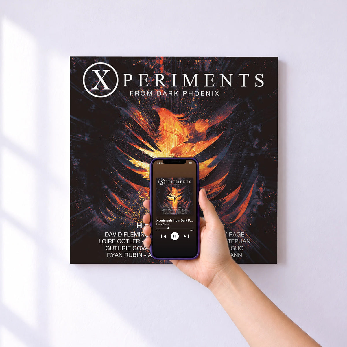 Affiche connectée Xperiments from Dark Phoenix (Original Score) de Hans Zimmer au mur : l'album se lance en approchant le téléphone