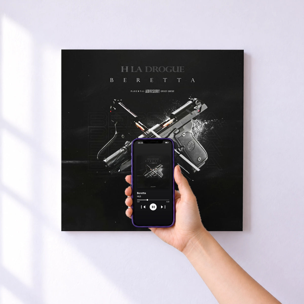 Affiche connectée Beretta de HLD au mur : l'album se lance en approchant le téléphone
