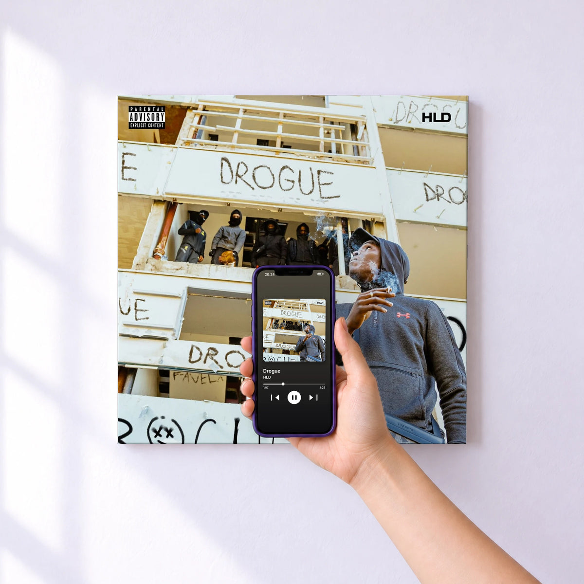 Affiche connectée Drogue de HLD au mur : l'album se lance en approchant le téléphone