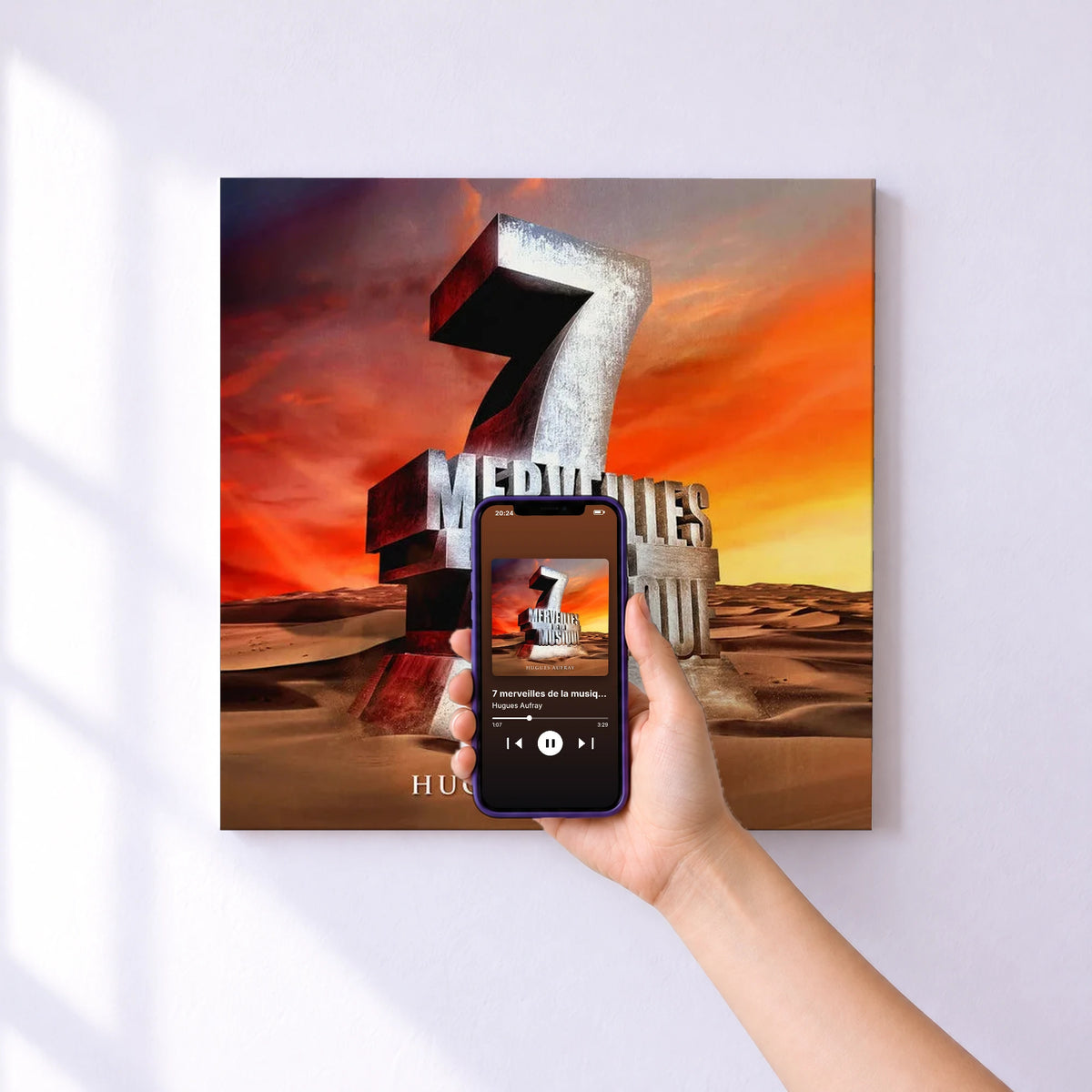 Affiche connectée 7 merveilles de la musique: Hugues Aufray de Hugues Aufray au mur : l'album se lance en approchant le téléphone