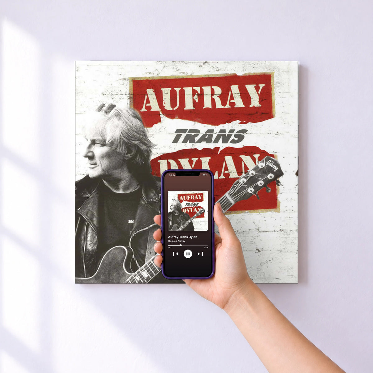 Affiche connectée Aufray Trans Dylan de Hugues Aufray au mur : l'album se lance en approchant le téléphone