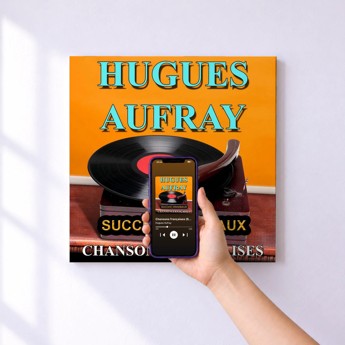Affiche connectée Chansons françaises (Succès originaux) de Hugues Aufray au mur : l'album se lance en approchant le téléphone