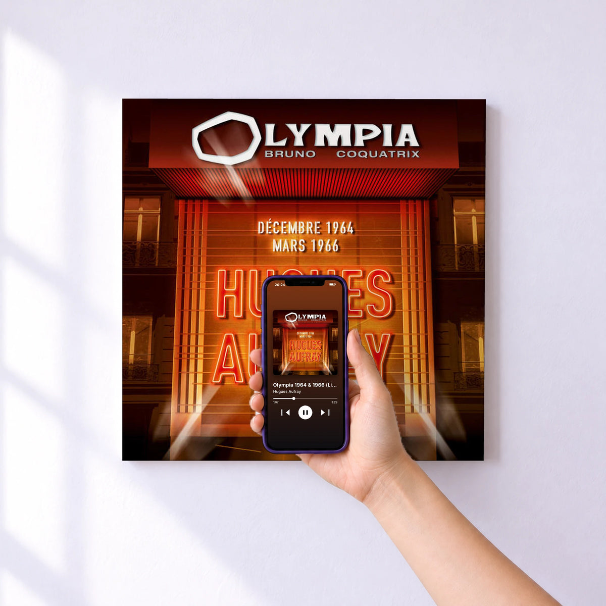 Affiche connectée Olympia 1964 & 1966 (Live) de Hugues Aufray au mur : l'album se lance en approchant le téléphone