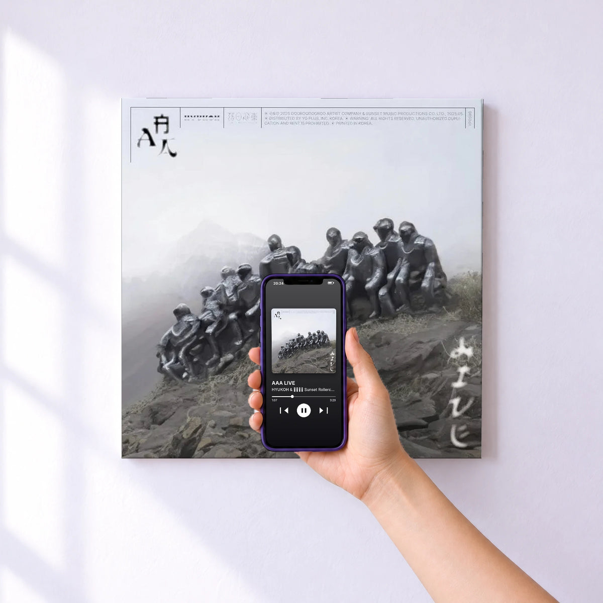 Affiche connectée AAA LIVE de HYUKOH & 落日飛車 Sunset Rollercoaster au mur : l'album se lance en approchant le téléphone