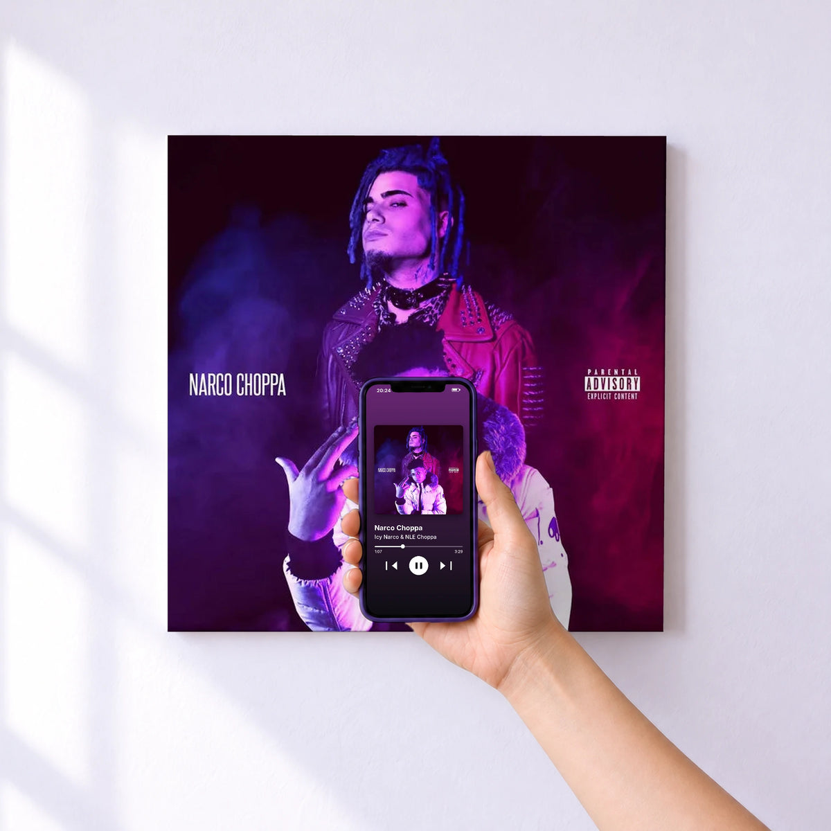 Affiche connectée Narco Choppa de Icy Narco & NLE Choppa au mur : l'album se lance en approchant le téléphone