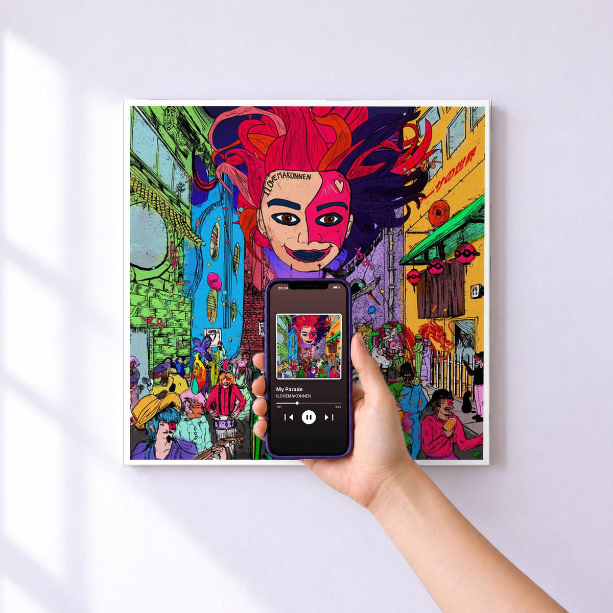 Affiche connectée My Parade de ILOVEMAKONNEN au mur : l'album se lance en approchant le téléphone