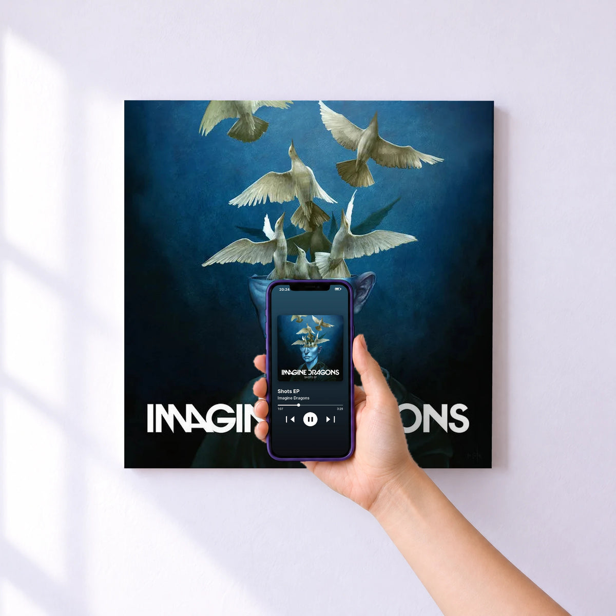 Affiche connectée Shots EP de Imagine Dragons au mur : l'album se lance en approchant le téléphone