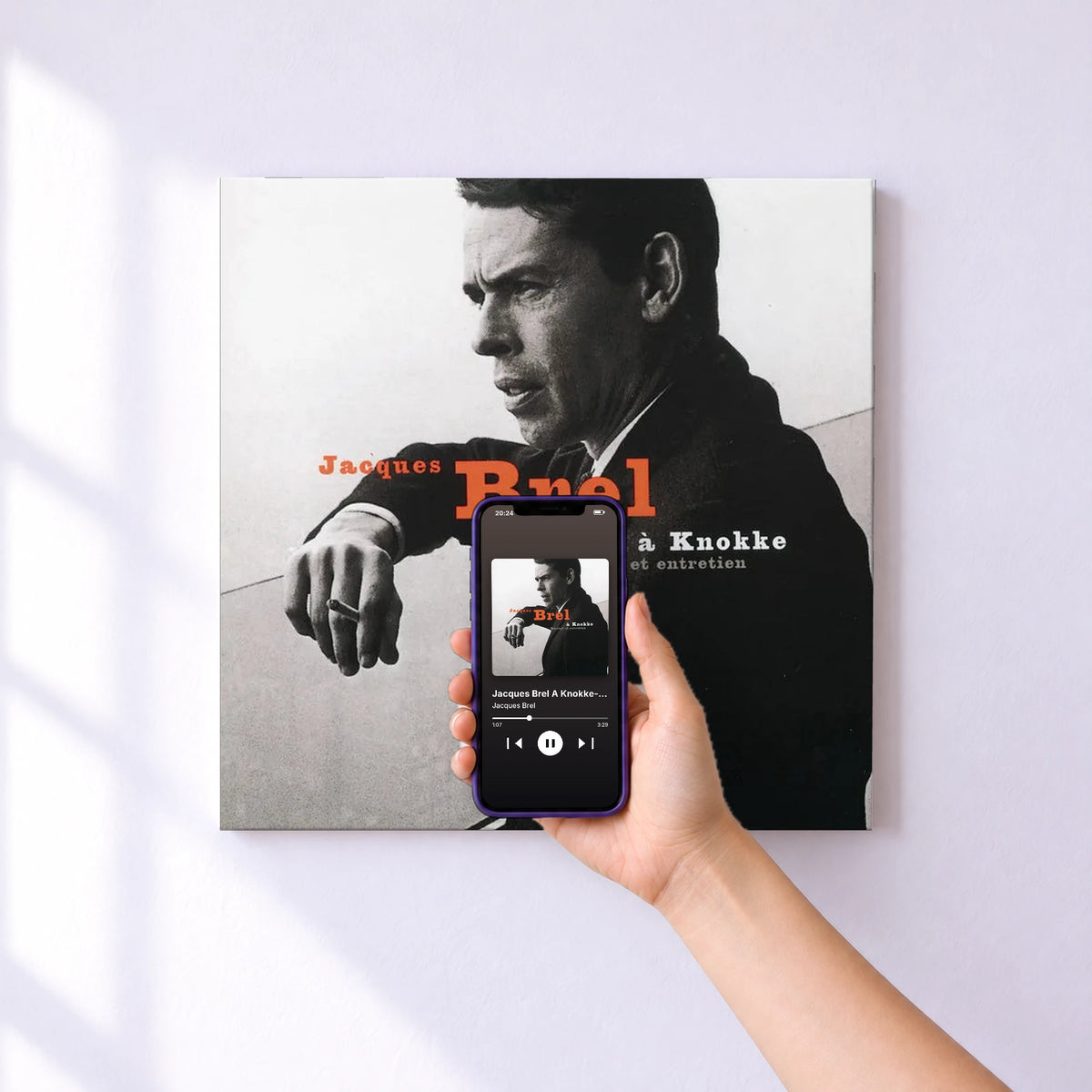 Affiche connectée Jacques Brel A Knokke-Recital Et Entretien de Jacques Brel au mur : l'album se lance en approchant le téléphone