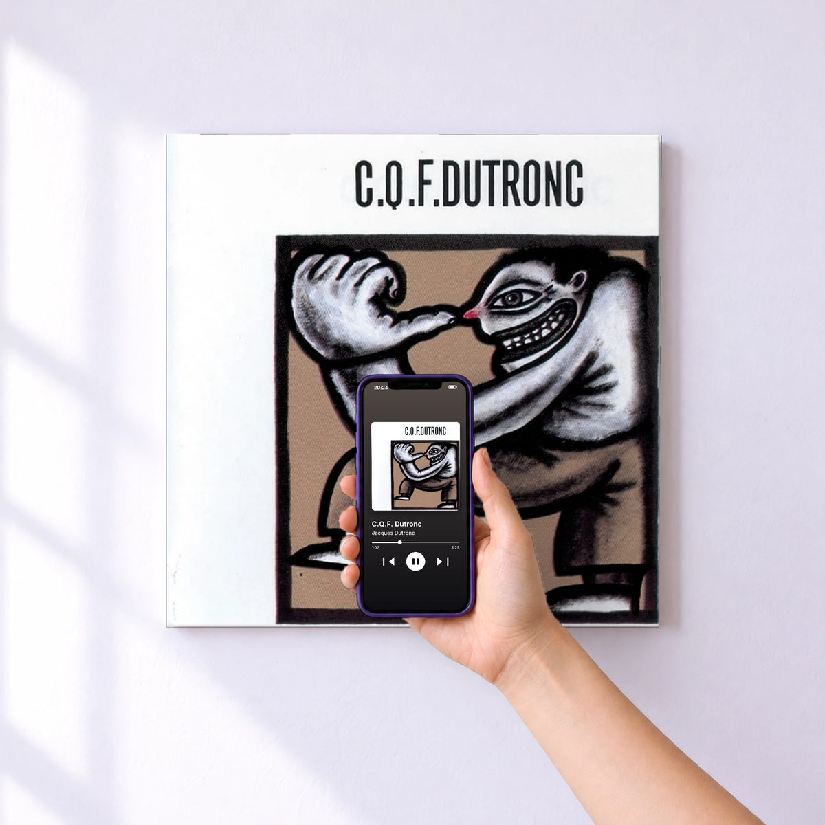 Affiche connectée C.Q.F. Dutronc de Jacques Dutronc au mur : l'album se lance en approchant le téléphone