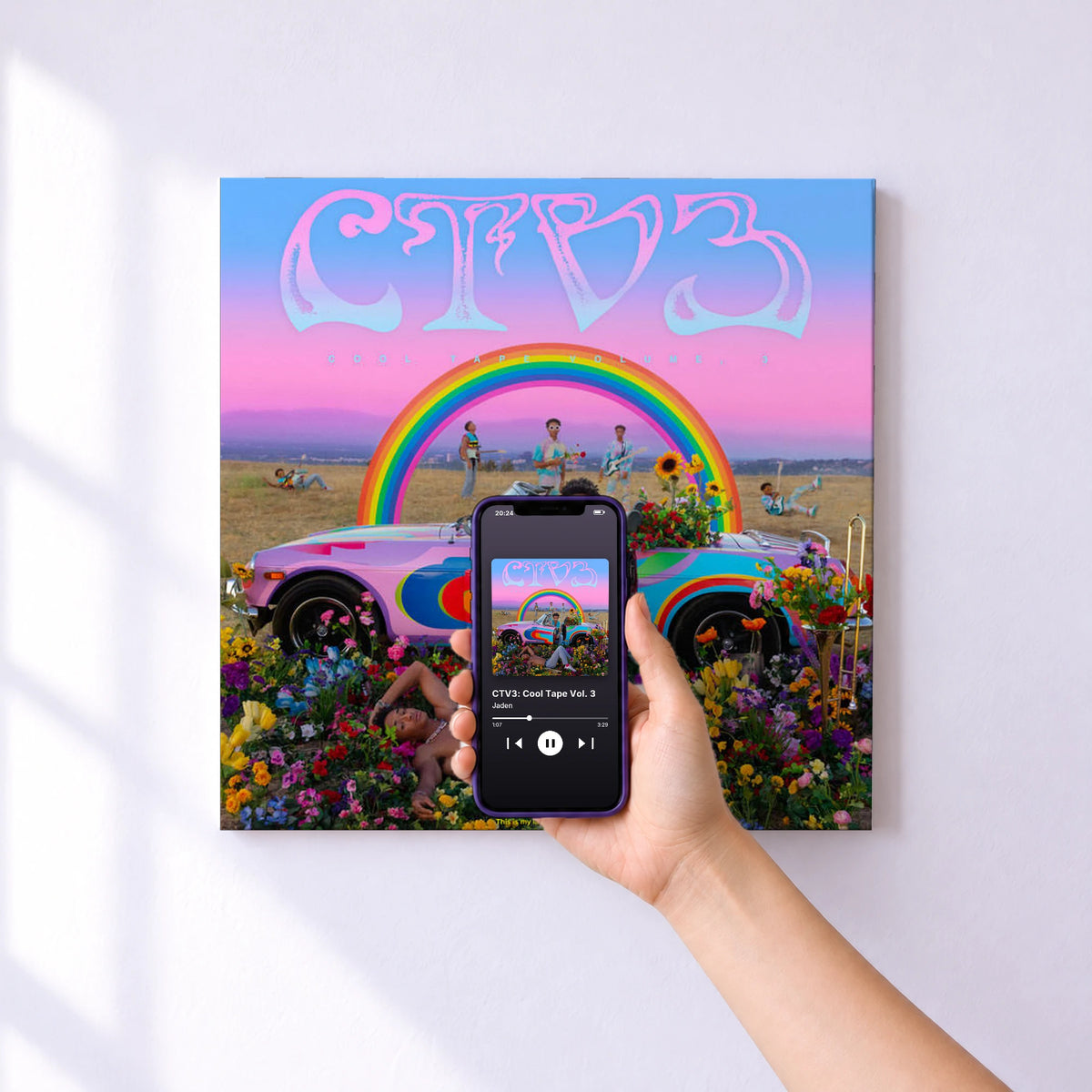 Affiche connectée CTV3: Cool Tape Vol. 3 de Jaden au mur : l'album se lance en approchant le téléphone