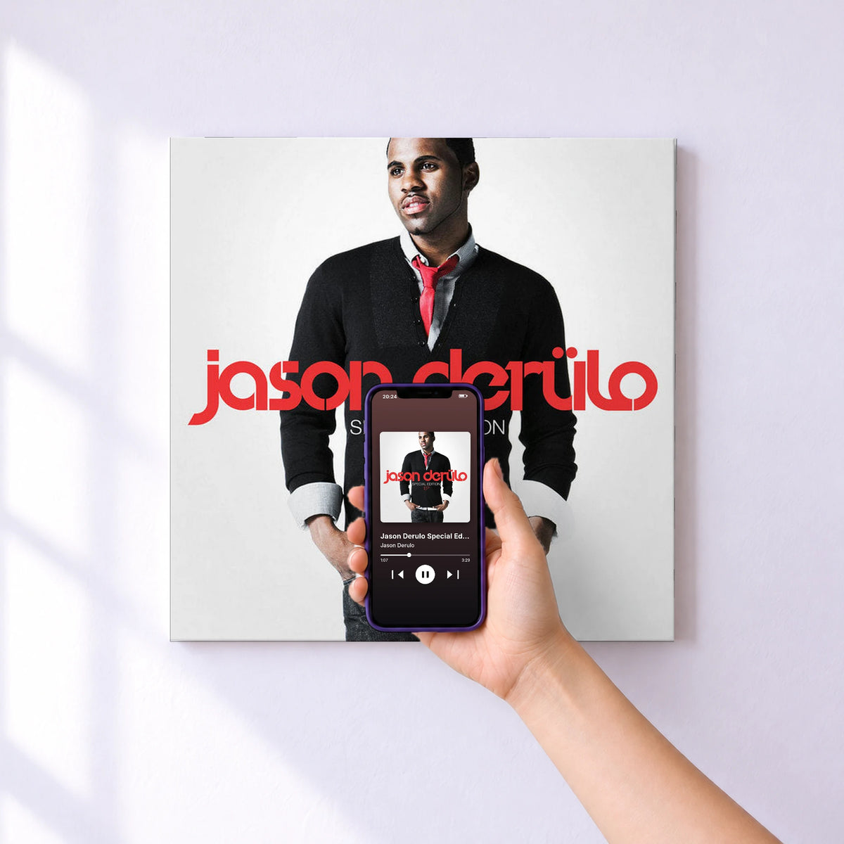 Affiche connectée Jason Derulo Special Edition EP de Jason Derulo au mur : l'album se lance en approchant le téléphone